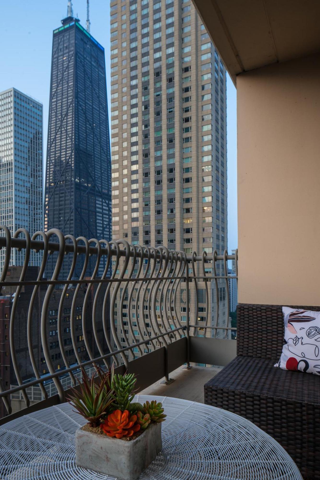The Bernardin Gold Coast Luxury Apartments Near Magnificent Mile شيكاغو المظهر الخارجي الصورة
